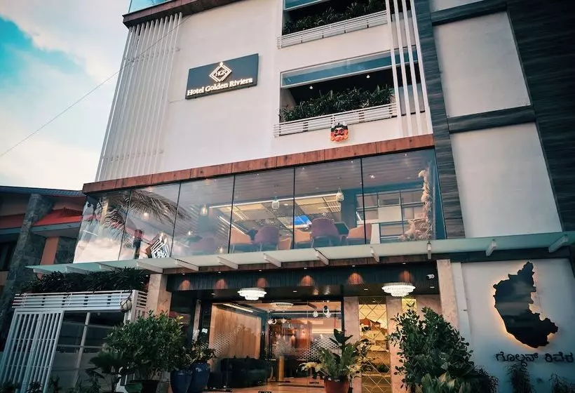 ホテル Golden Riviera