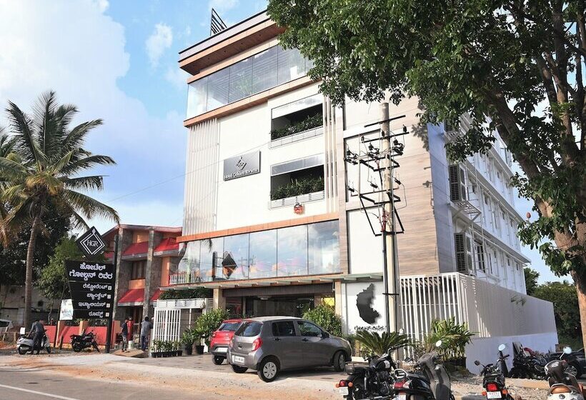 ホテル Golden Riviera