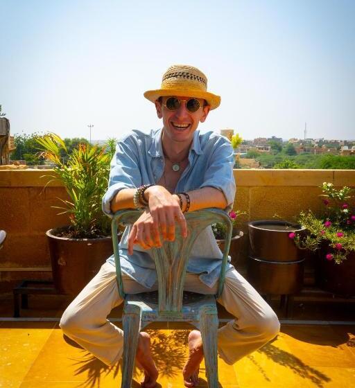 Open Road Hostel And Cafe