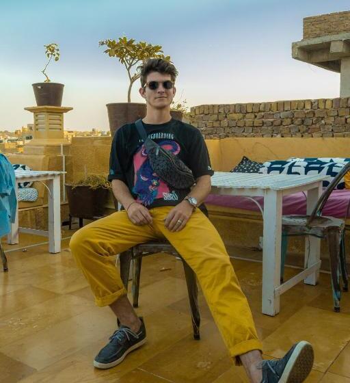 Open Road Hostel And Cafe