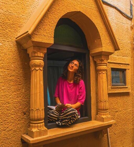 Open Road Hostel And Cafe