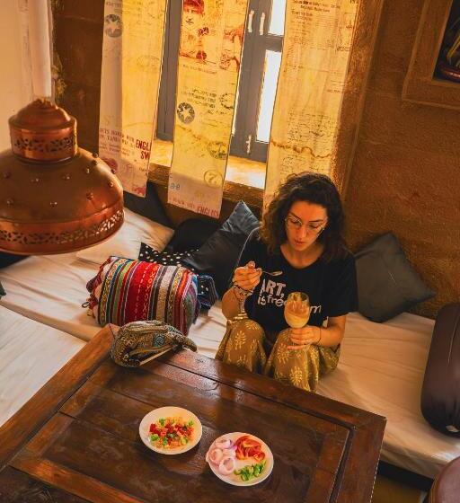 Open Road Hostel And Cafe