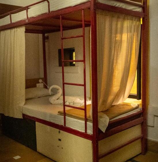 Open Road Hostel And Cafe