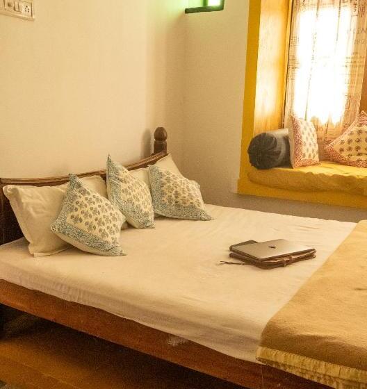 Open Road Hostel And Cafe