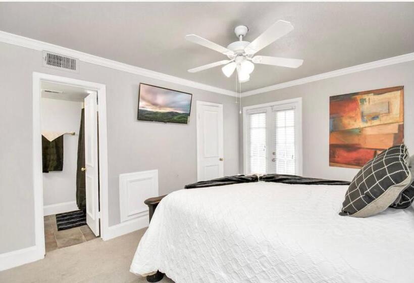 تختخواب و صبحانه Contemporary Master Queen Suite