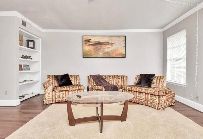 تختخواب و صبحانه Contemporary Master Queen Suite