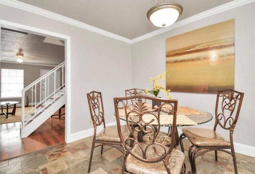 تختخواب و صبحانه Contemporary Master Queen Suite