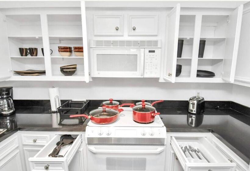 تختخواب و صبحانه Contemporary Master Queen Suite