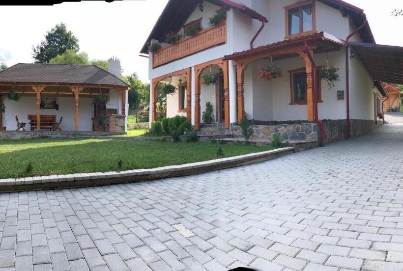 בית מלון כפרי Casa Pintioi