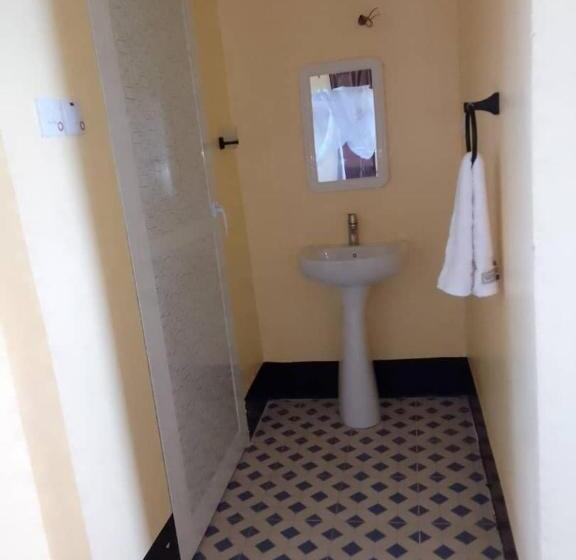 פנסיון Mfumbwi Coast Village