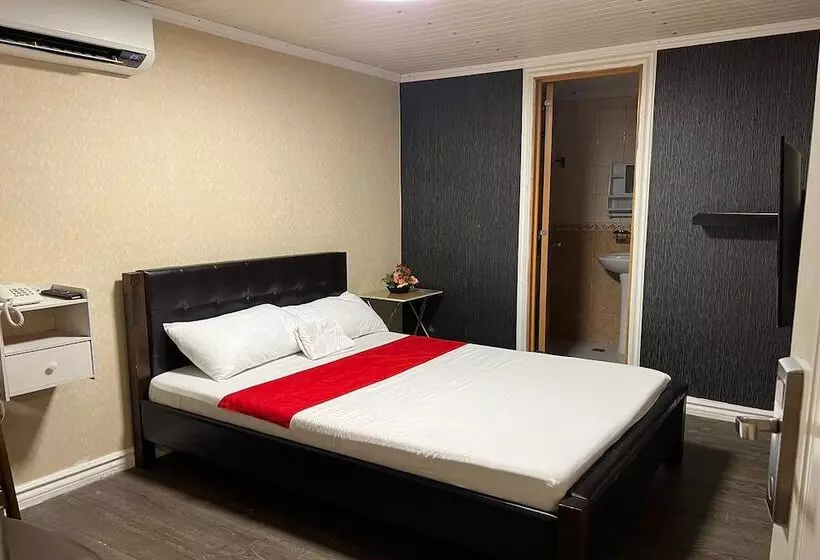 ユースホステル Remedios Hotel Manila City Center