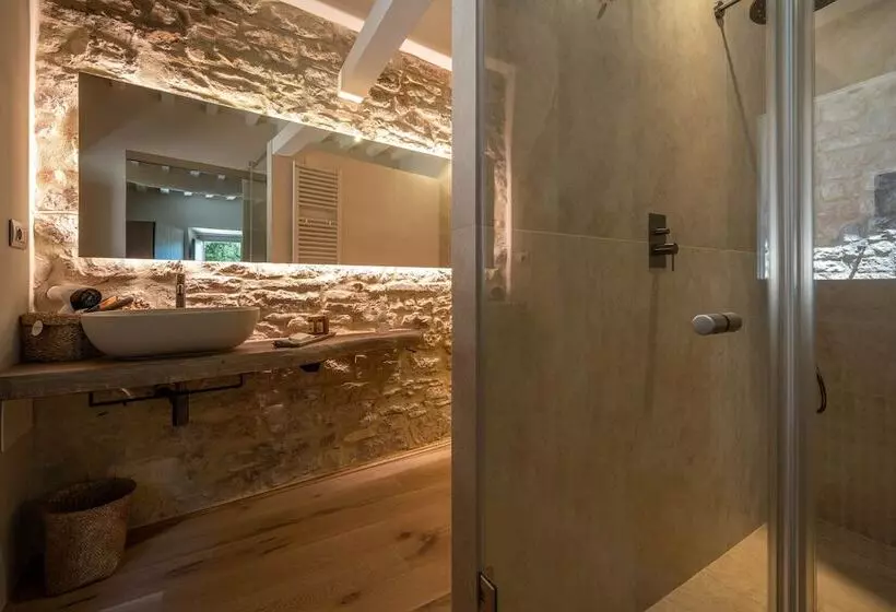 Majatalo Forma Your Boutique Suite