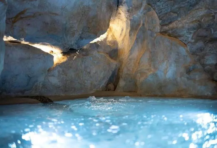 Majatalo Forma Your Boutique Suite