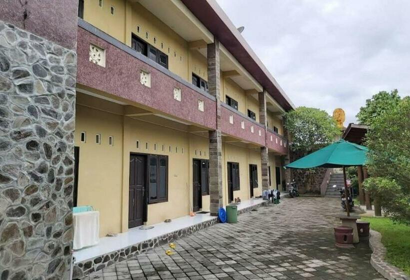 Hotel Oyo 92756 Kos Moncok