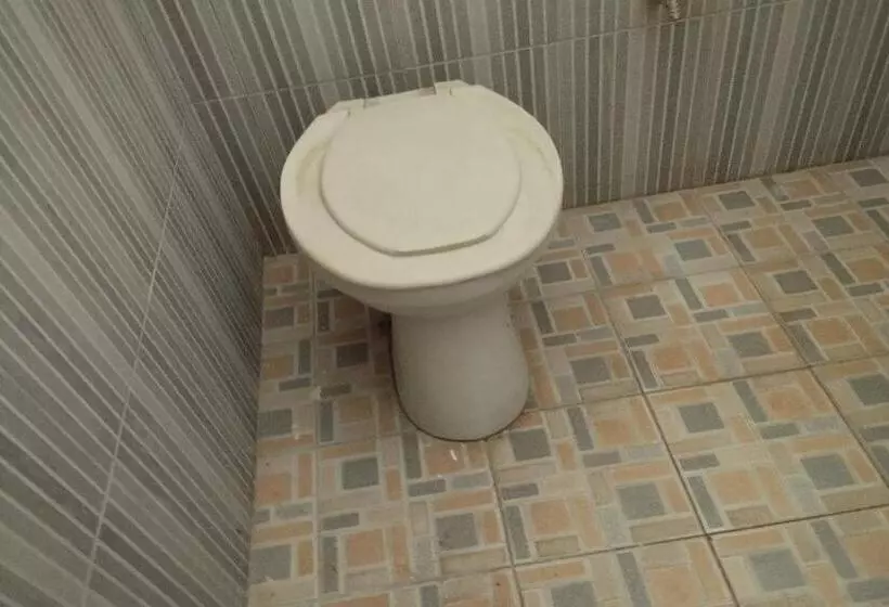 ホテル Oyo 92756 Kos Moncok