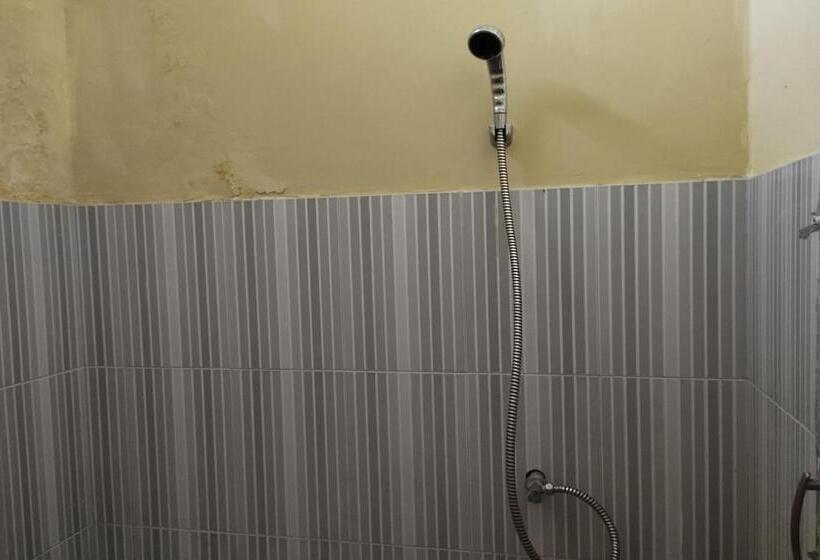 Hotel Oyo 92756 Kos Moncok