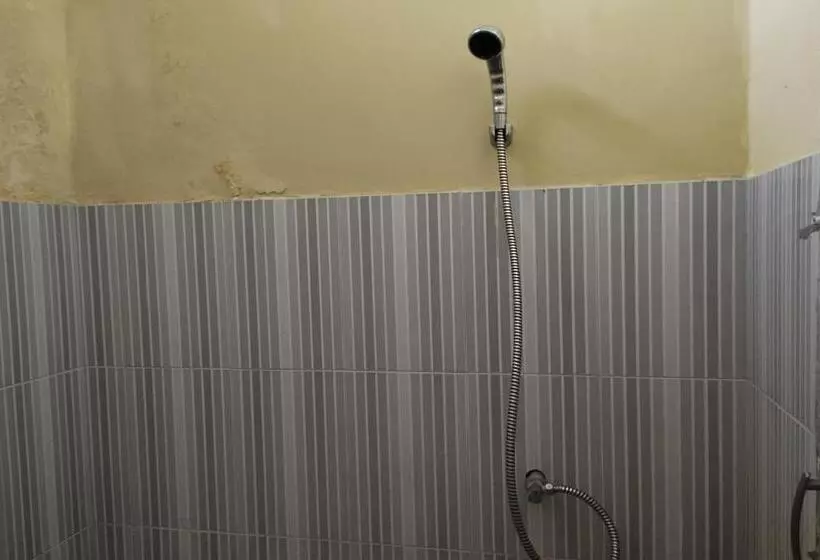 ホテル Oyo 92756 Kos Moncok