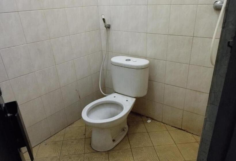 Hotel Oyo 92756 Kos Moncok