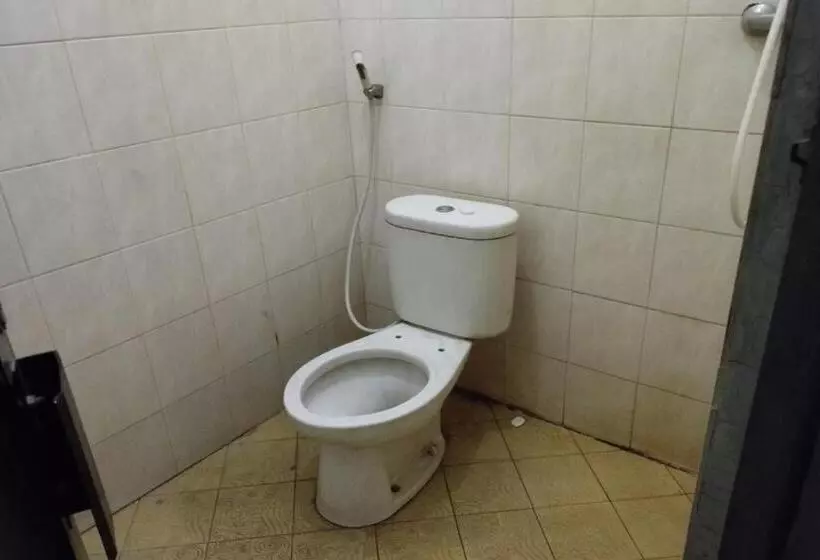 ホテル Oyo 92756 Kos Moncok