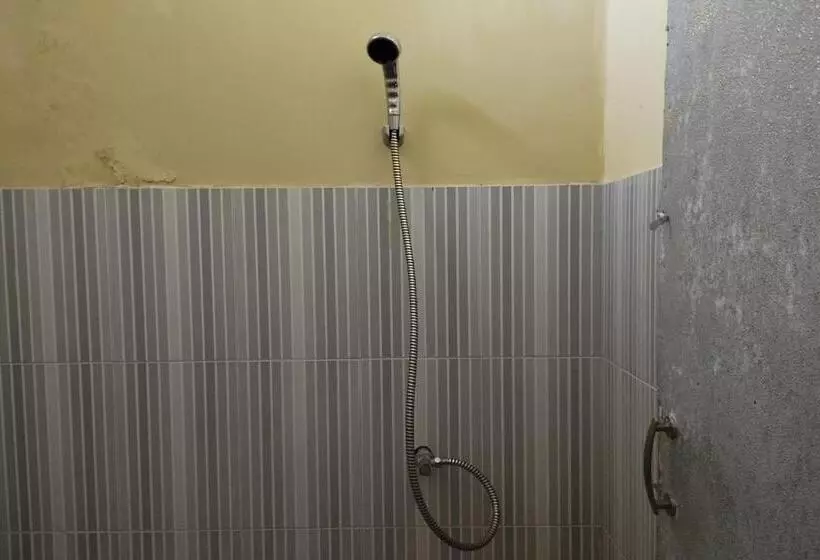 ホテル Oyo 92756 Kos Moncok