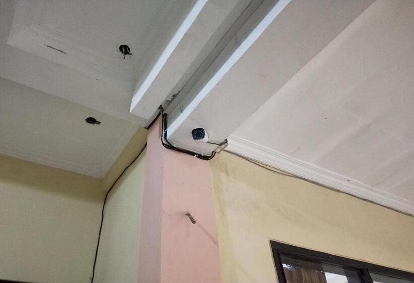 Hotel Oyo 92756 Kos Moncok