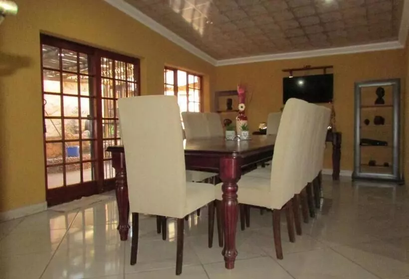 ベッドアンドブレックファースト Comfort Stay In Hammanskraal Close To Dinokeng