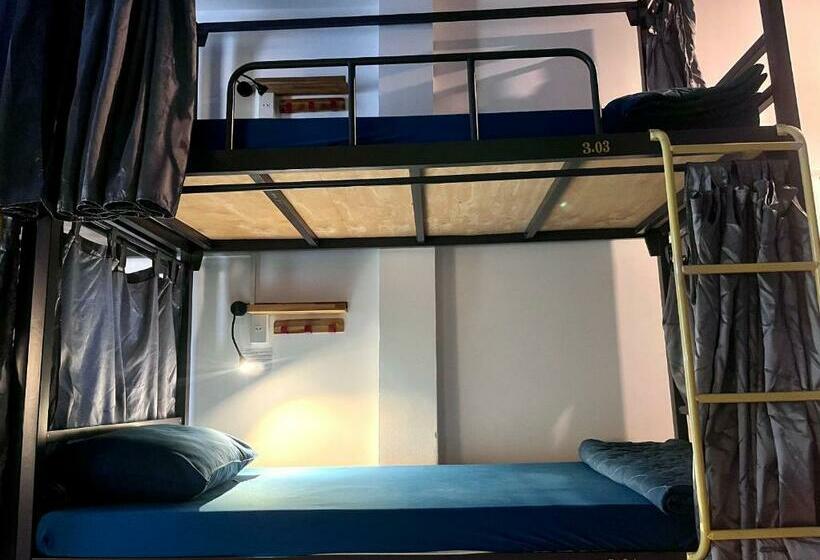 هتل کپسول Joy Hostel