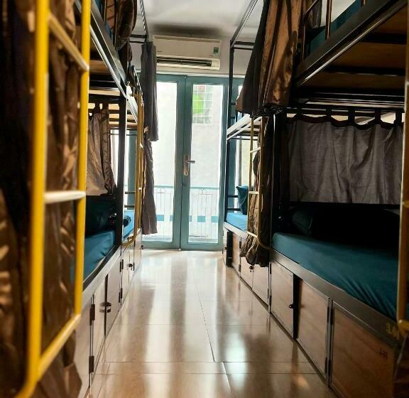 هتل کپسول Joy Hostel