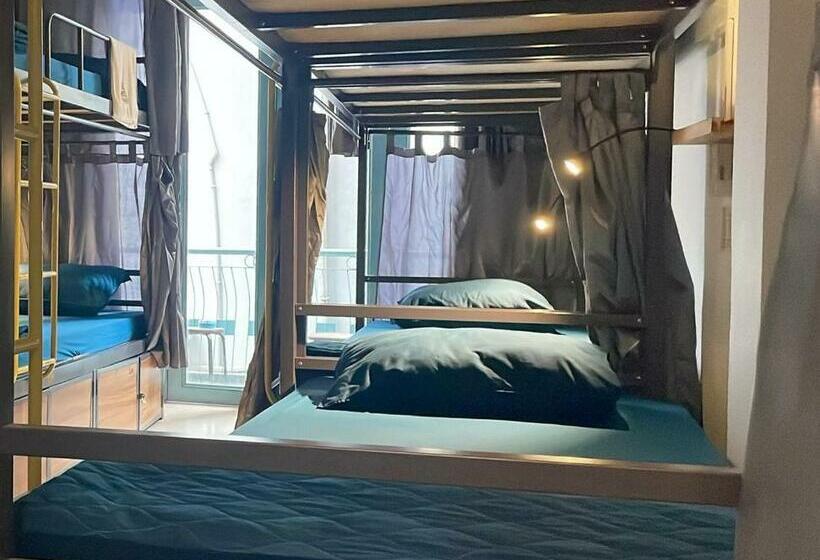 هتل کپسول Joy Hostel