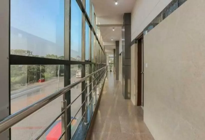 Super Hotel O Sar Residency