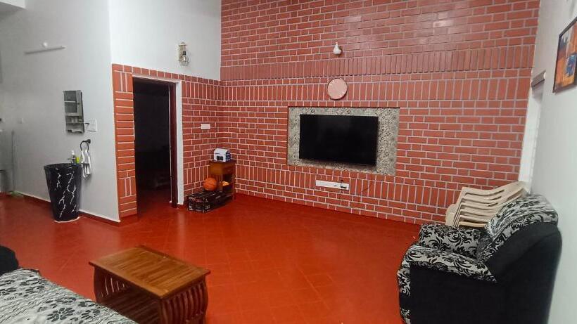 Hotel Vishnaka Kudil