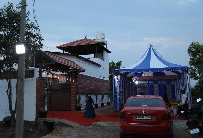 Hotel Vishnaka Kudil