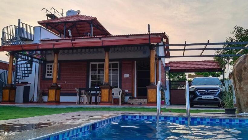 Hotel Vishnaka Kudil