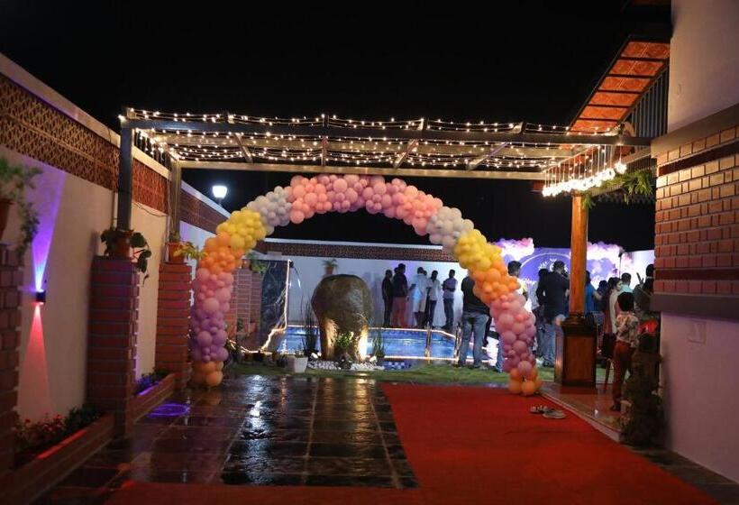 Hotel Vishnaka Kudil