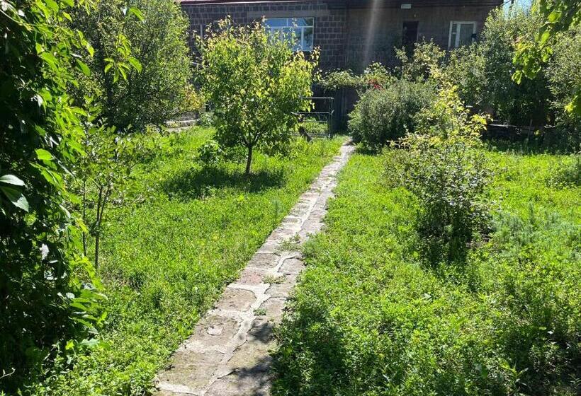 پانسیون Papoyan Guest House