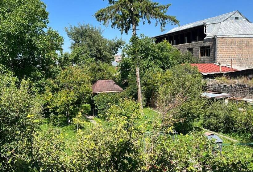 پانسیون Papoyan Guest House