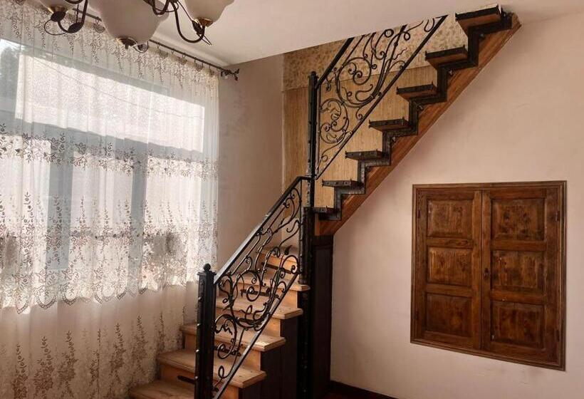 پانسیون Papoyan Guest House