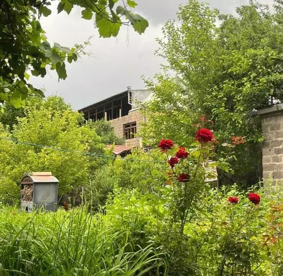 پانسیون Papoyan Guest House