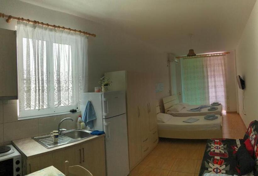 پانسیون Villa Xhelili