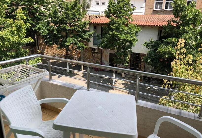 پانسیون Villa Xhelili