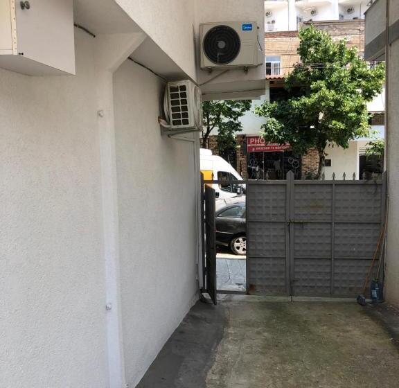 پانسیون Villa Xhelili