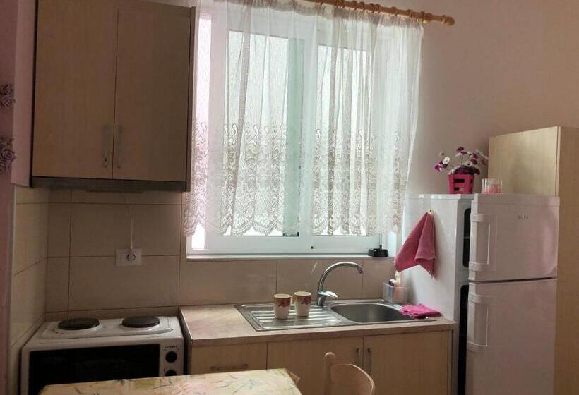 پانسیون Villa Xhelili