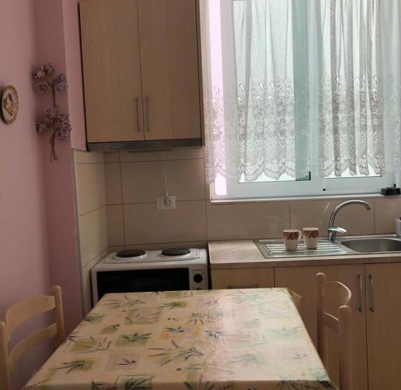 پانسیون Villa Xhelili