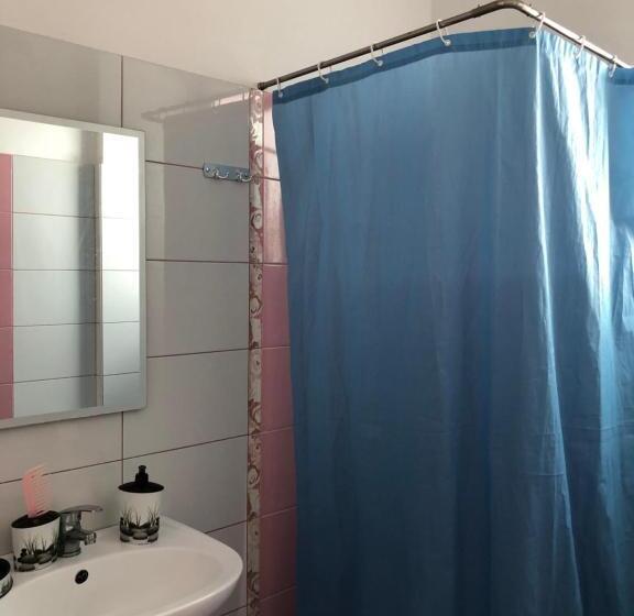 پانسیون Villa Xhelili