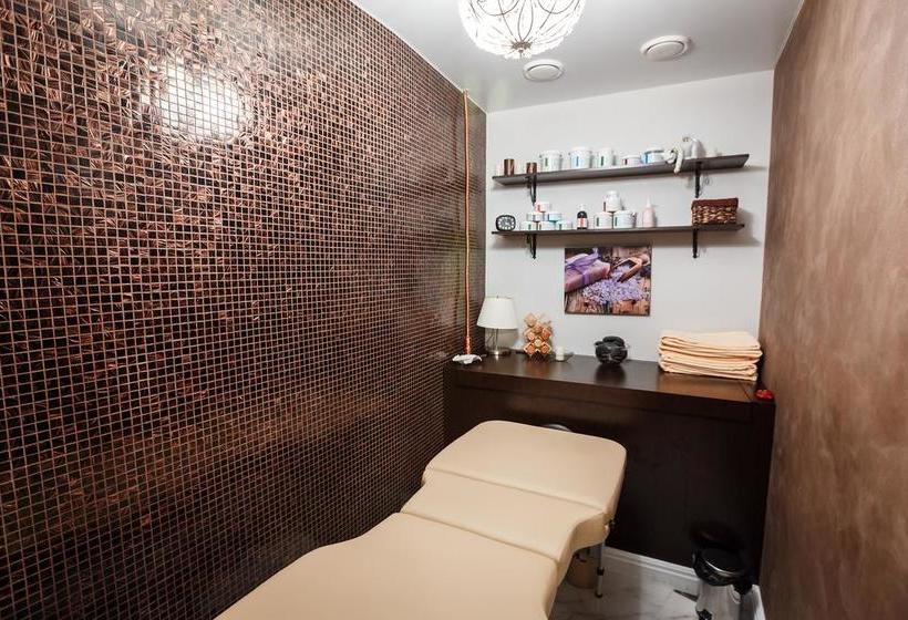 هتل Novomoskovskaya