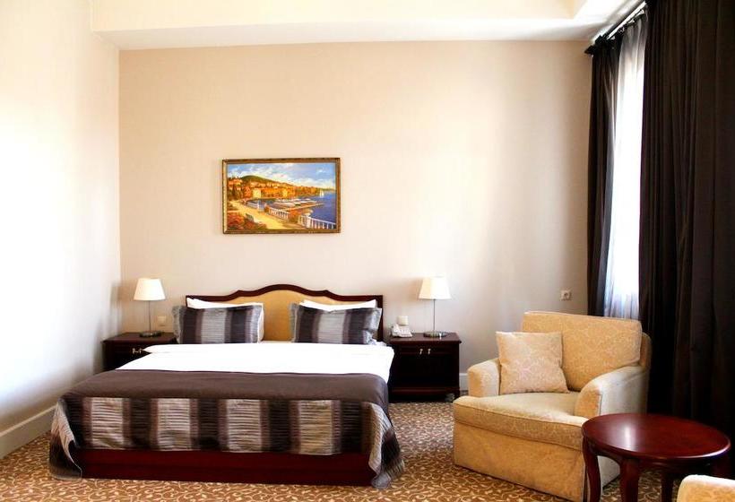 هتل Novomoskovskaya