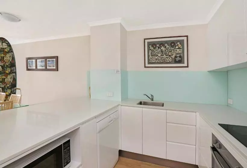 هتل The Bay Apartments Coolangatta