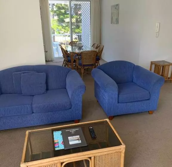 هتل The Bay Apartments Coolangatta