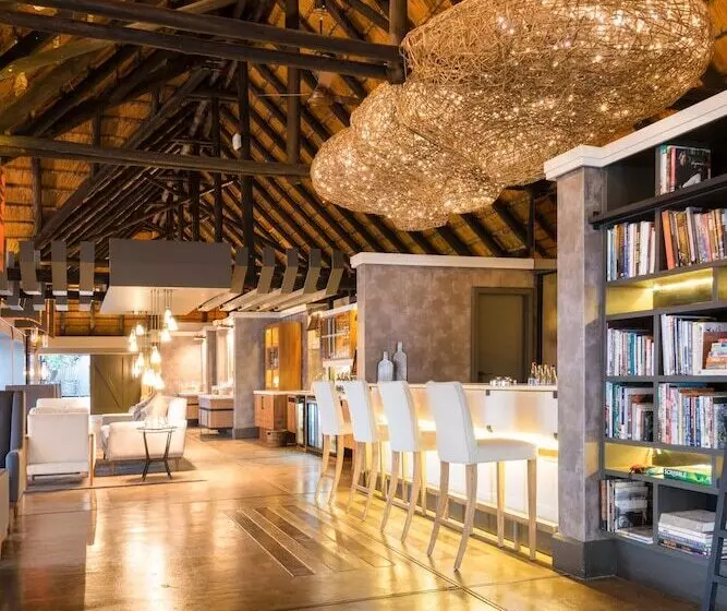 هتل Chobe Water Villas