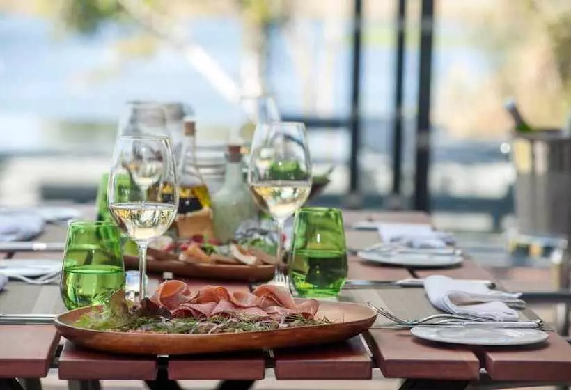 هتل Chobe Water Villas